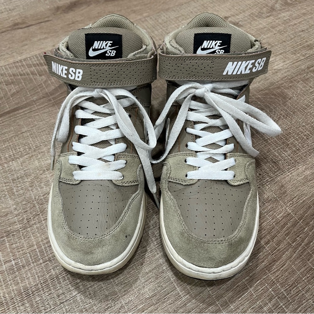 Nike SB High-Top Sneakers - Tan